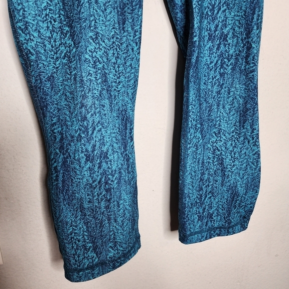 Patagonia cropped teal forest leggings. - Picture 10 of 16